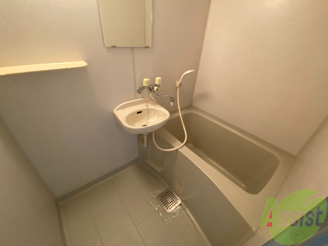 バス・シャワールーム　１人暮らしにはピッタリのサイズ感ですね！