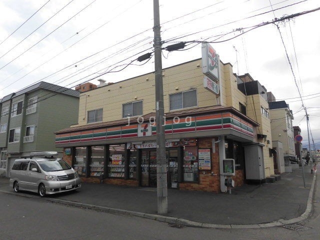 コンビニ　セブンイレブン札幌北31条店（コンビニ）まで66m