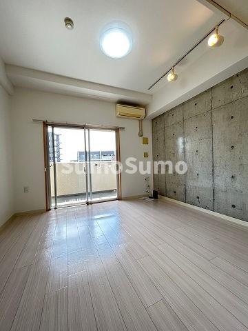 居室・リビング　ゆったり過ごせる居間です