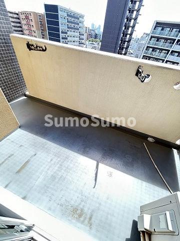 バルコニー　暖かな日差しのふりそそぐバルコニー