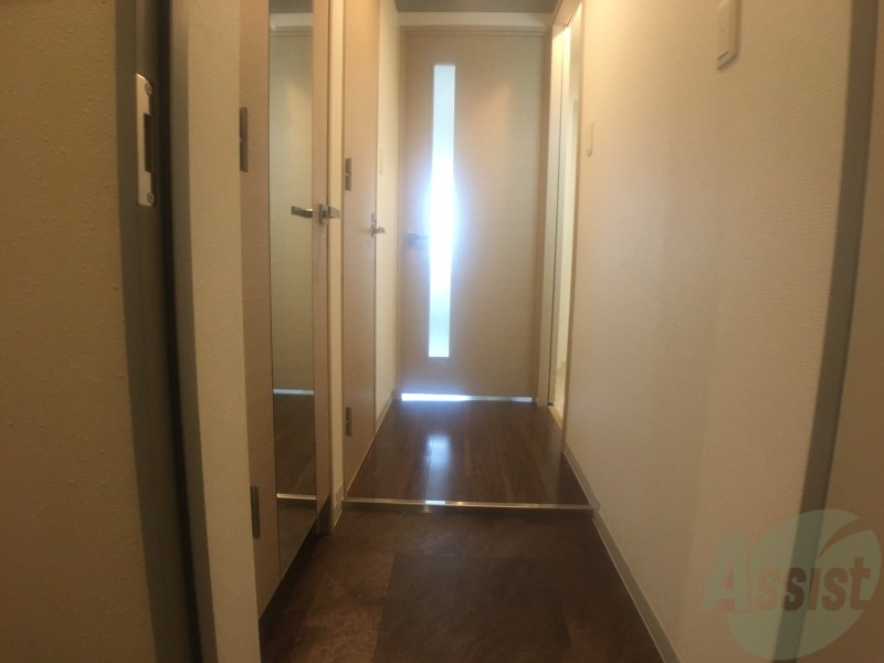 玄関　玄関の様子です。明るい印象ですね。気分もあがりそう。