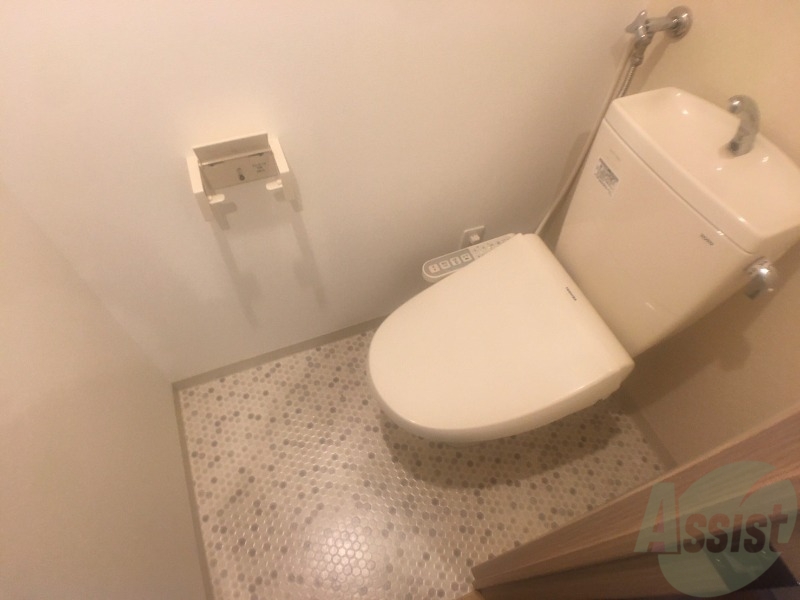 トイレ　こちらはトイレです。清潔感があり、安心して使用できます。