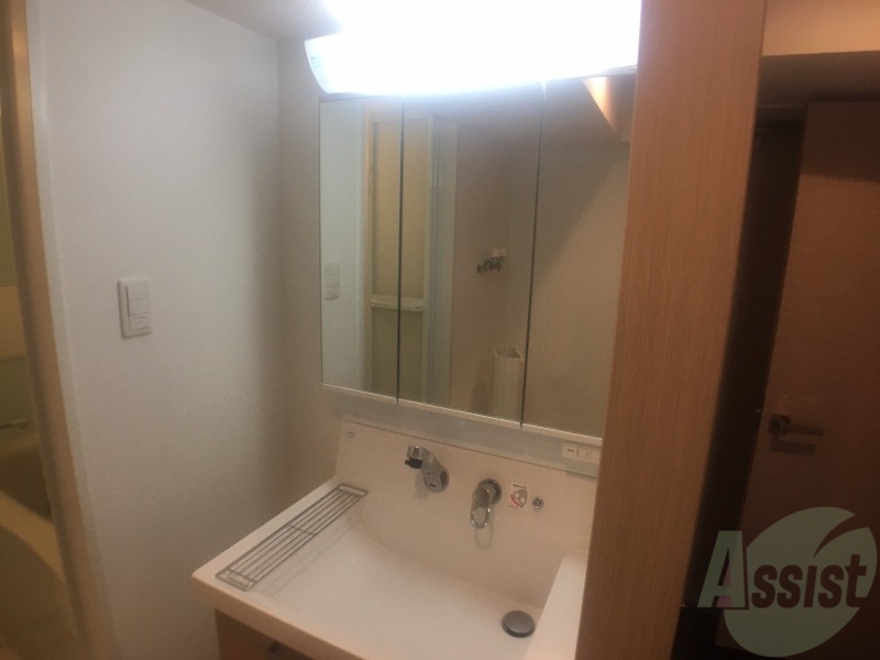 洗面設備　洗面台。身支度にはかかせないですよね～。