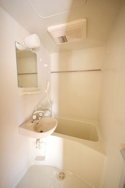 バス・シャワールーム　★雨の日に便利な浴室乾燥機付き★