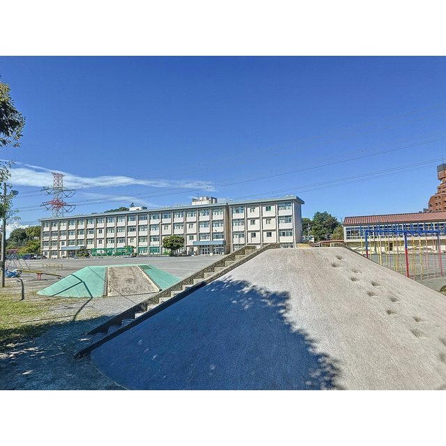 小学校　綾瀬市立　綾南小学校（小学校）まで500m