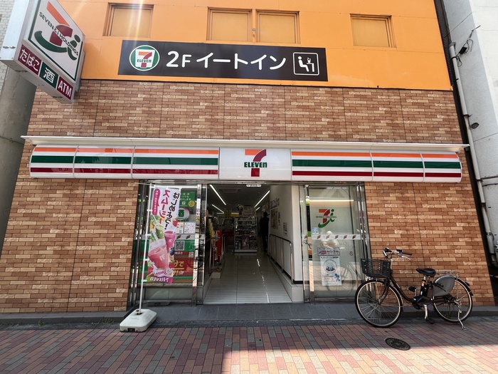 コンビニ　セブンイレブン（コンビニ）まで139m