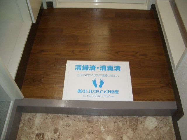 玄関　収納もある玄関です