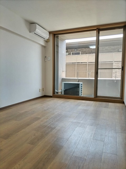 居室・リビング　南向きの洋室８．１帖