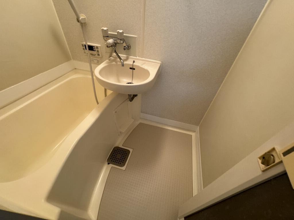 バス・シャワールーム　壁面・床補修します☆