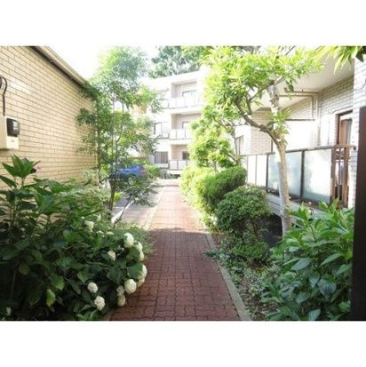 エントランス　←ＬＤＫ１４ →洋室８・