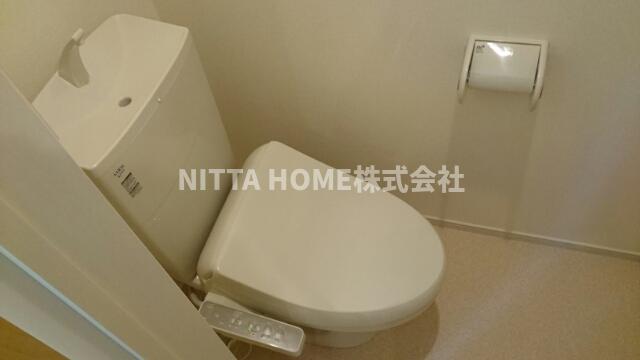 トイレ　温水洗浄付きのトイレです＊