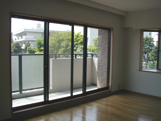 居室・リビング　開放感のあるゆったりとしたお部屋です♪