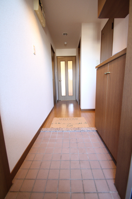 玄関　※他のお部屋の参考写真です