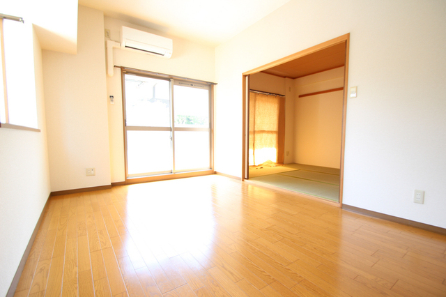 居室・リビング　※他のお部屋の参考写真です