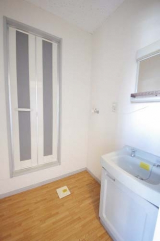 洗面設備　類似室内