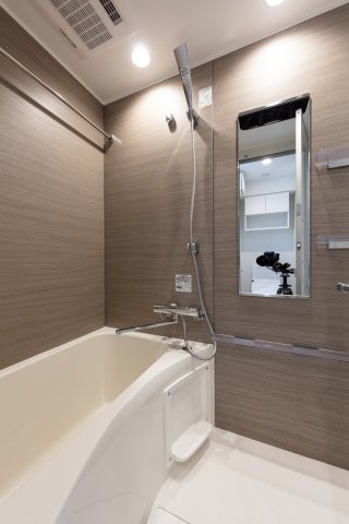 バス・シャワールーム　※参考写真です（カラータイプが異なる場合がございます）