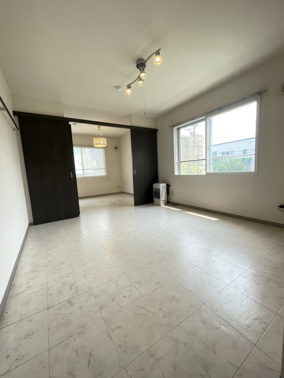 居室・リビング　他号室のお写真です。参考にお願いします。