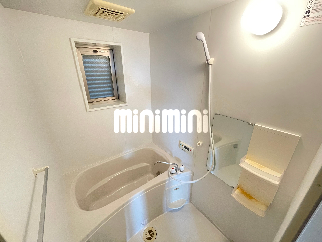 洗面設備　シャワーもあり、洗髪できます。