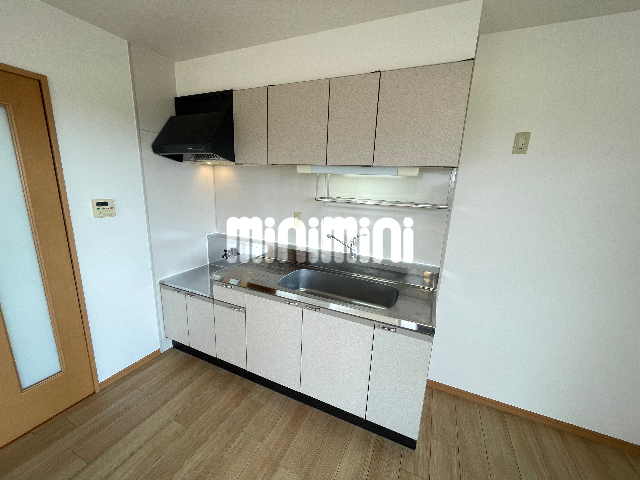 キッチン　広いキッチンで、ガスコンロ設置できます。