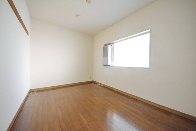 居室・リビング　★洋室　６畳★