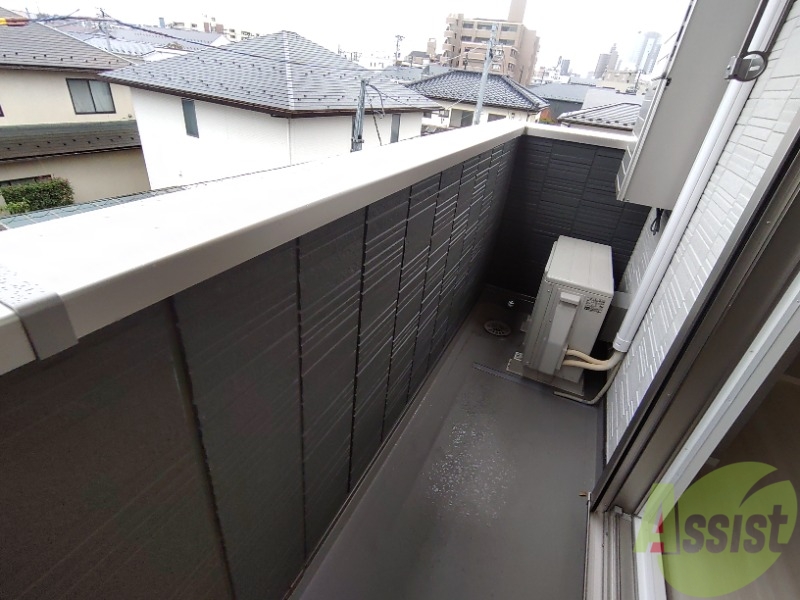 バルコニー　バルコニーは洗濯物を干すスペースがあります。