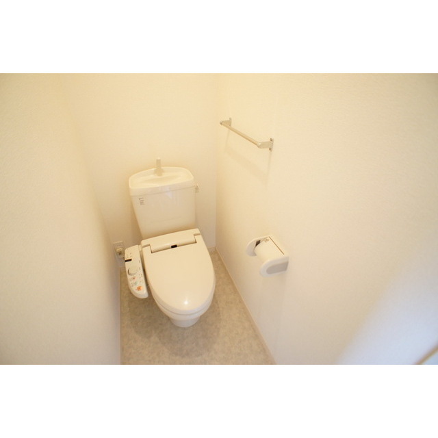 トイレ　温水洗浄便座で快適ですね☆