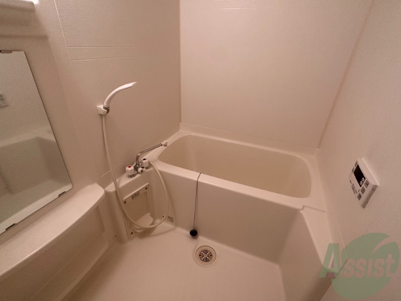 バス・シャワールーム　こちらのお風呂で一日の疲れを癒してください。