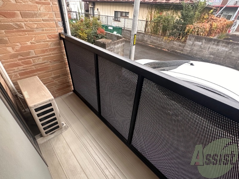 バルコニー　こちらのバルコニーで洗濯物干しはバッチリです。