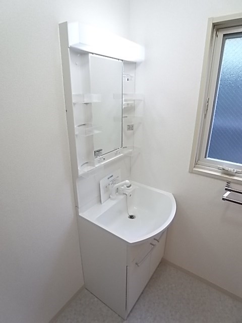 洗面設備　スペースが確保できる洗面所です