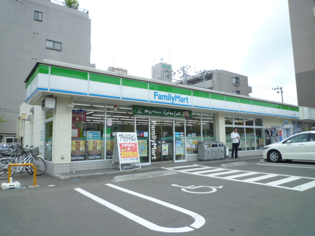 コンビニ　ファミリーマート堤町一丁目店（コンビニ）まで470m