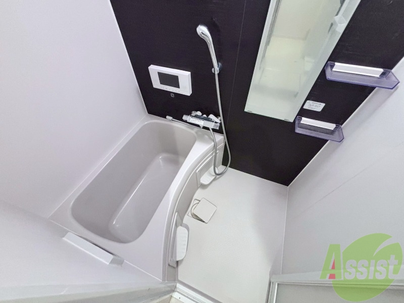 バス・シャワールーム　こちらはバスルームになります。ＴＶ付です。