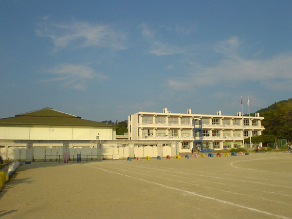小学校　笠間小（小学校）まで1800m