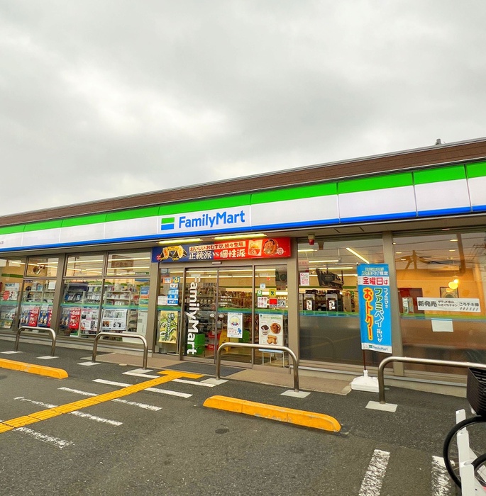 コンビニ　ファミリーマート 東浦和一丁目店（コンビニ）まで240m