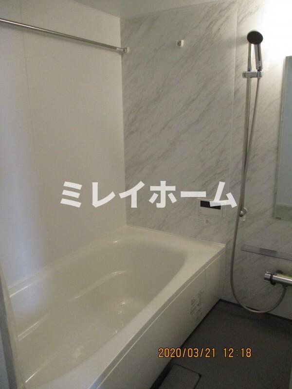 バス・シャワールーム　同建物内、別のお部屋の参考写真になります。