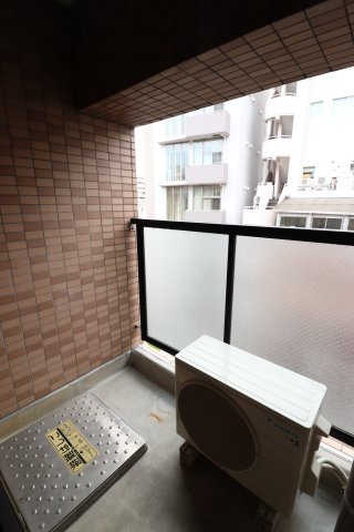 バルコニー　暖かな日差しのふりそそぐバルコニー