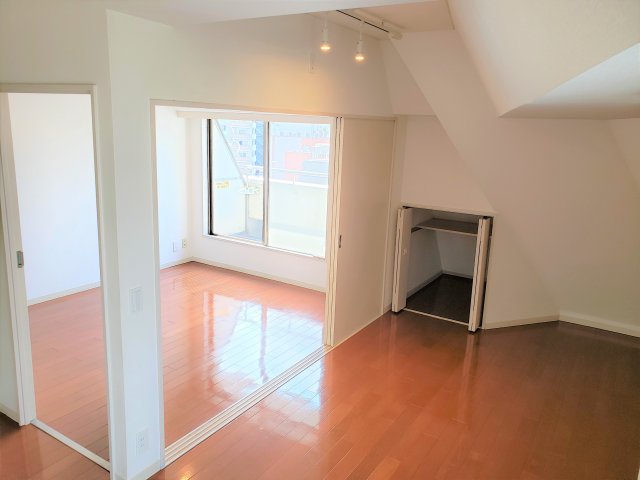 その他部屋・スペース　バルコニーに面した明るいリビング