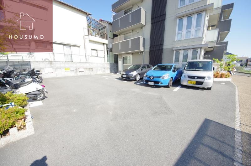 駐車場　ゴミ置き場