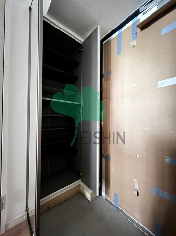 玄関　建設中のお写真です。