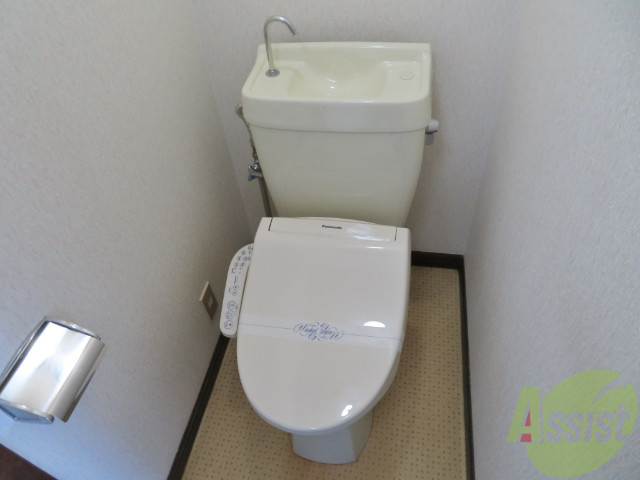 トイレ　ウォシュレット機能がついたトイレ。安心して使用できますね。