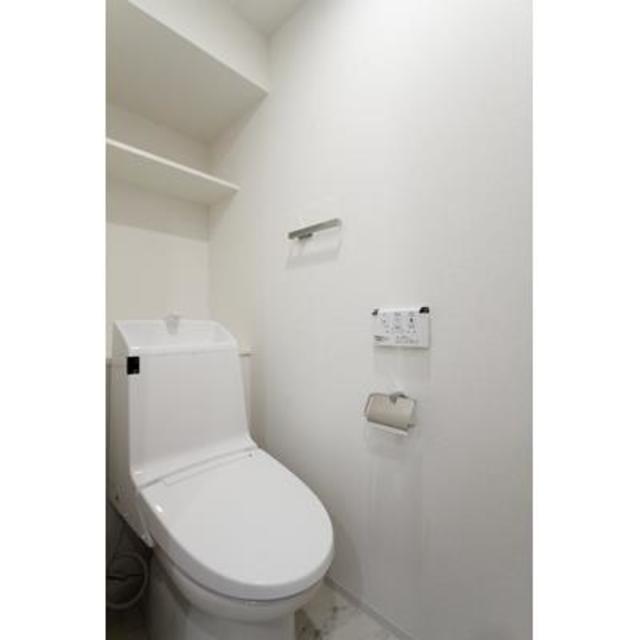 トイレ　※写真は同タイプ住戸です。