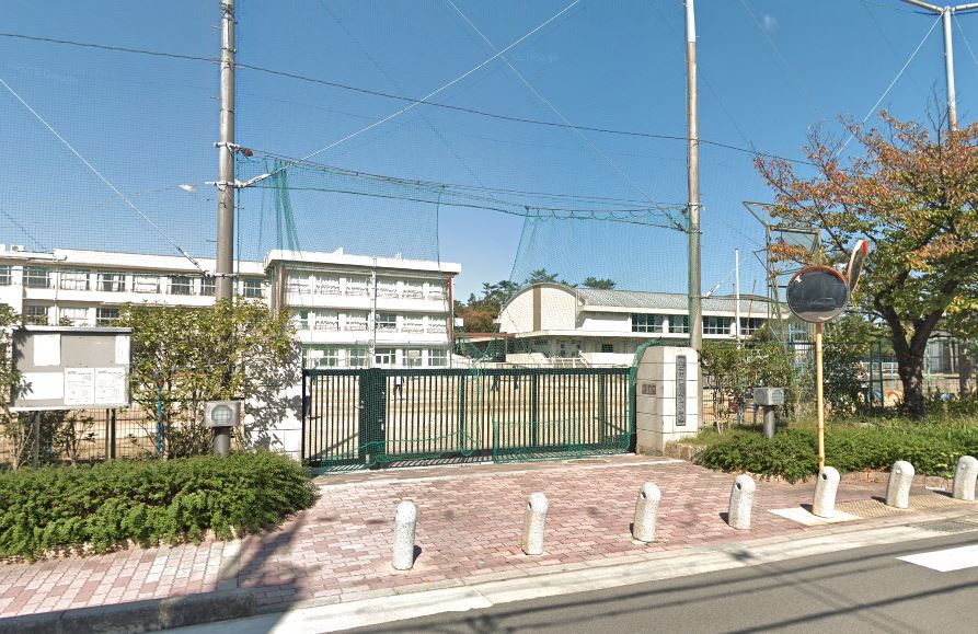 小学校　豊中市立南桜塚小学校（小学校）まで233m