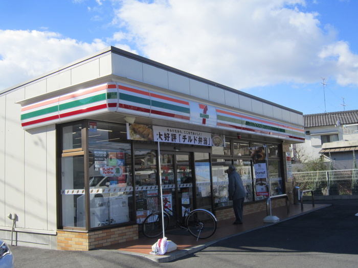 コンビニ　セブンイレブン（コンビニ）まで398m