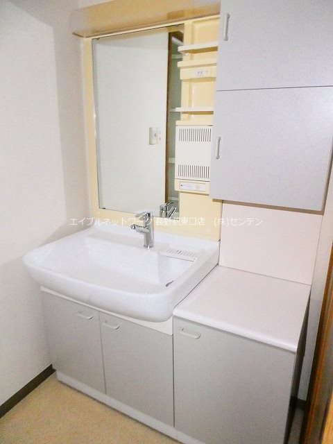 洗面設備　画像は405号室です（参考）