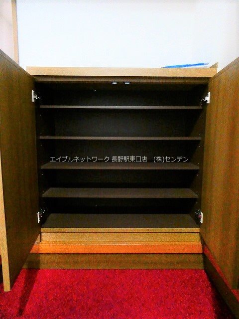玄関　画像は405号室です（参考）