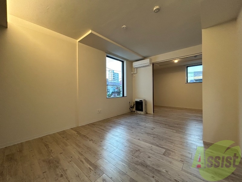 居室・リビング　白を基調とした明るい印象のお部屋になっています！