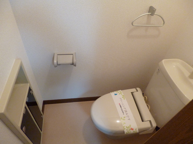 トイレ　※別号室の参考写真です