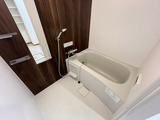 バス・シャワールーム　※別部屋の写真です