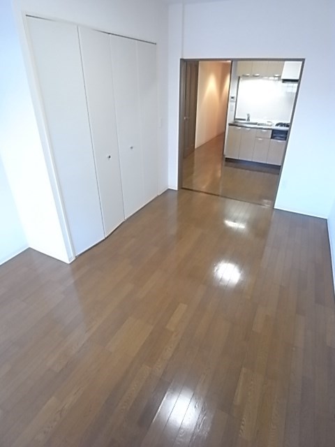 その他部屋・スペース　開放的な寝室です