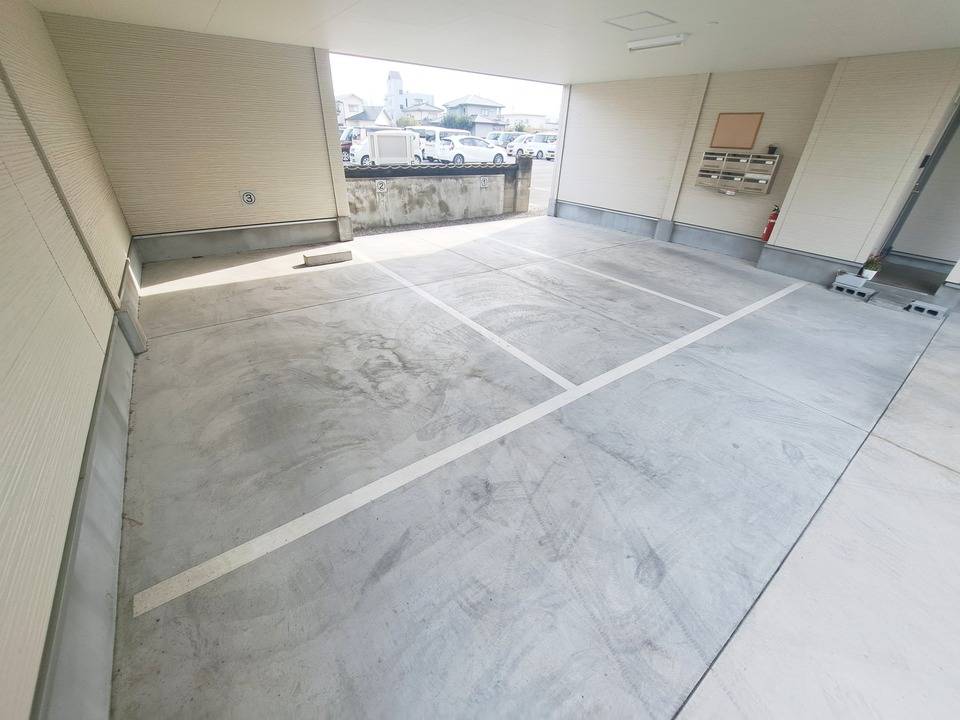 駐車場　駐車場