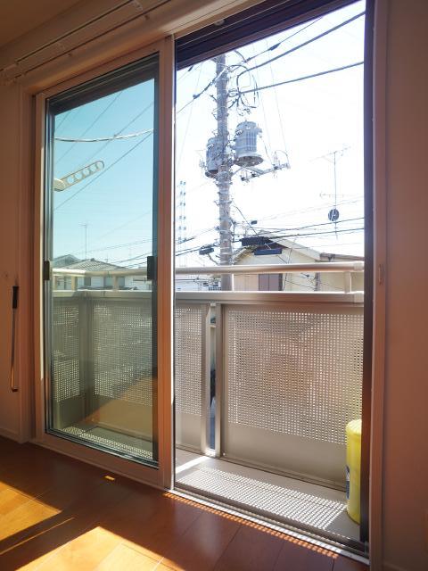 バルコニー　バルコニー付！お天気のいい日は洗濯物も気持ちよく干せますね！